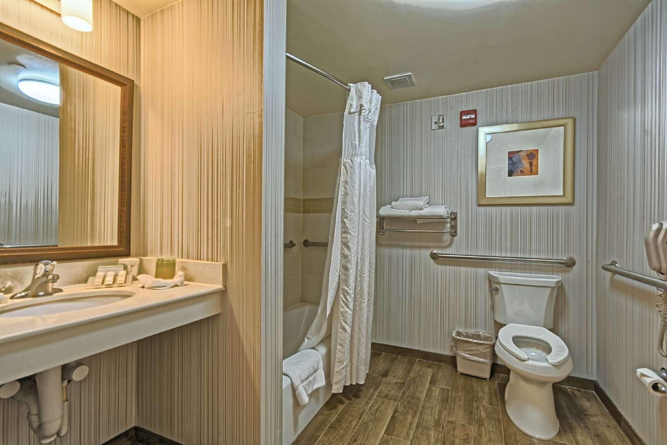 Hilton Garden Inn By Hilton Mount Laurel Exterior foto